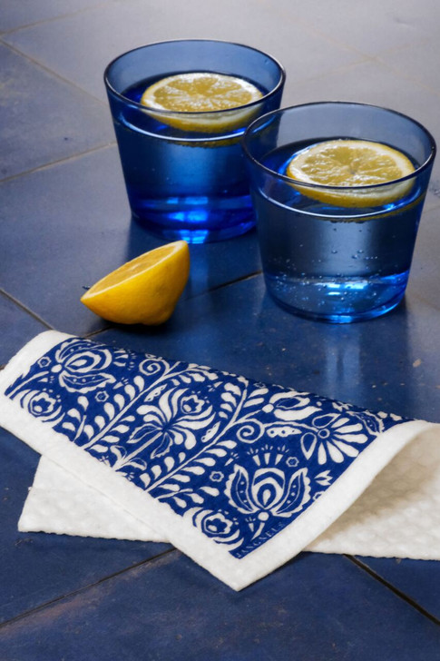 Inspired by classic Swedish design, the Scandi Bloom Swedish Dishcloth in blue brings beauty and functionality to everyday cleaning. Crafted from natural cellulose and cotton, this reusable cloth is exceptionally absorbent, machine washable, and fully biodegradable—making it a sustainable staple for any kitchen.