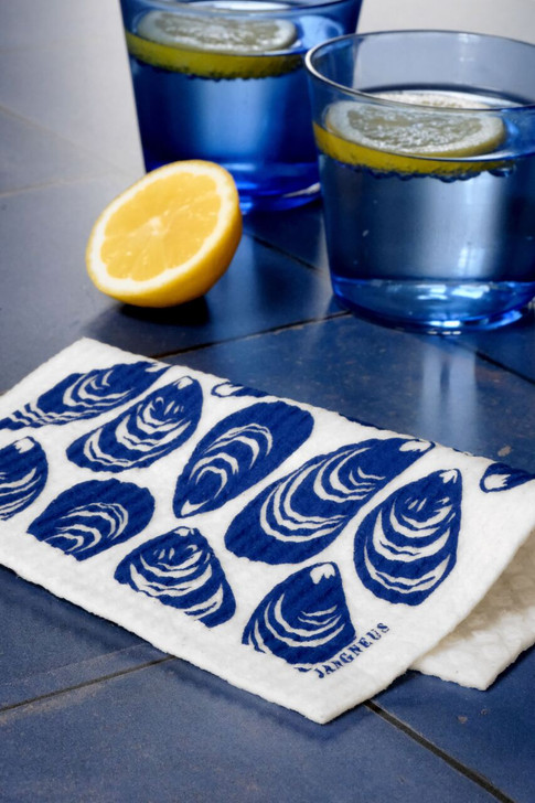Jangneus Swedish dishcloth, mussel blue design, 100% biodegradable.
The Sustainable Alternative to Paper Towels reusable for months, highly Absorbent