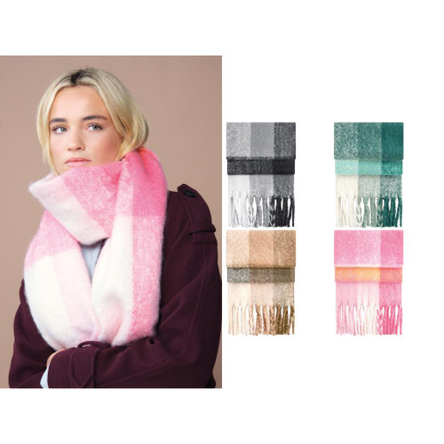 Beechfield Fluffy check scarf