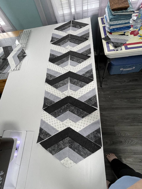 Table Runners / DK-TR-1: Black and White - Rectangle