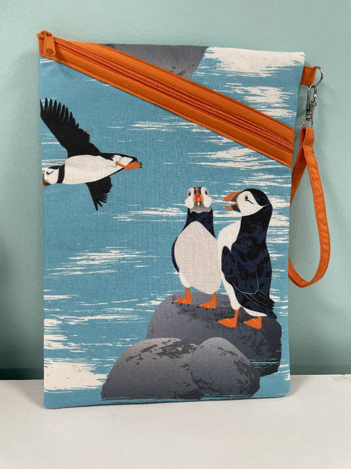 Ipad Bags / B-LI-3: Large Puffins (Blue) - Has Handle