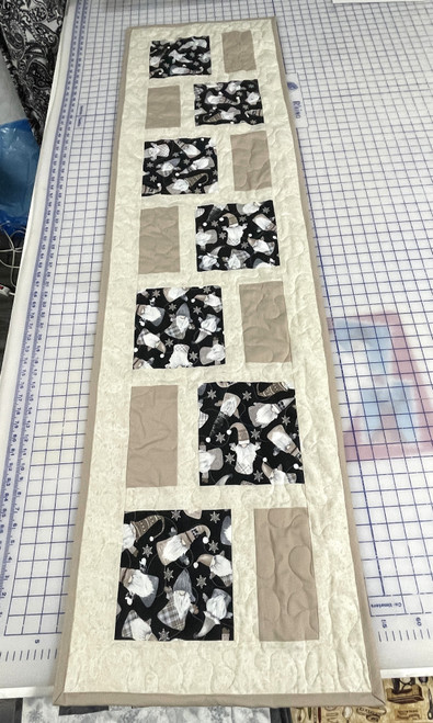 Christmas Table Runners / SH-CTR-14: Gnome (Beige / White) - Rectangle