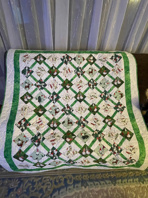 Laps and Throws / Q-LT-28: Christmas Gnome