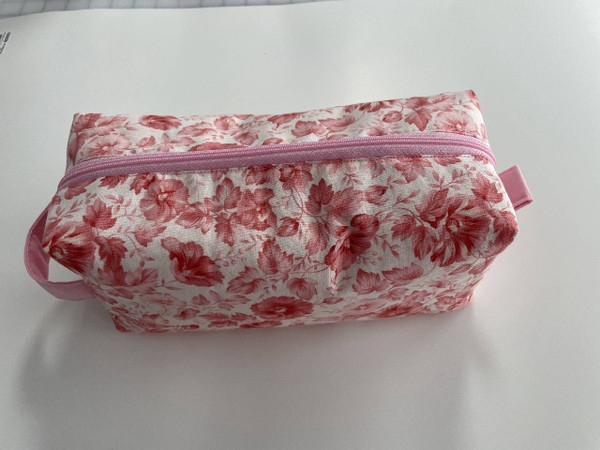 Cosmetic & Toiletry Bags / B-C-3: Pink Leaves