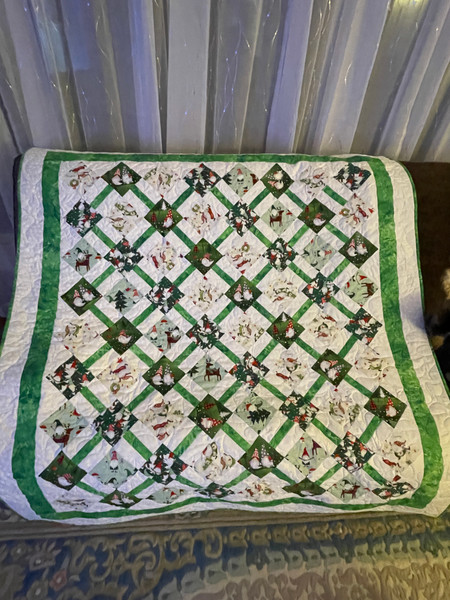 Laps and Throws / Q-LT-28: Christmas Gnome