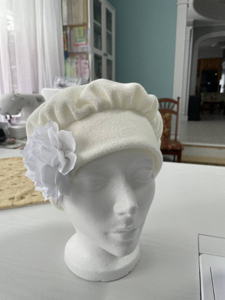 Round Hats / H-R-1: White