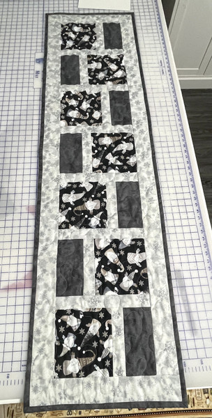 Christmas Table Runners / SH-CTR-13: Gnome (Grey / White) - Rectangle