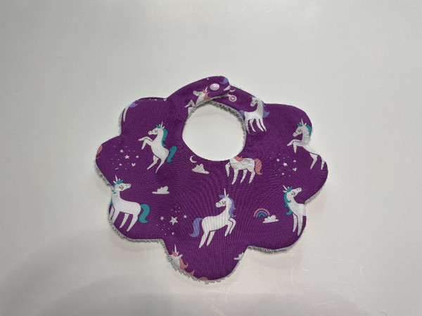 Baby Bibs - Scallop Edge / BI-BS-10: White Unicorn (Purple) - Scallop Edge