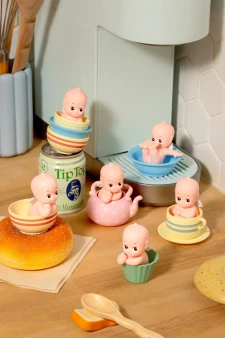Smoko Kewpie®️ in Cups Blind Box Figure (Random)