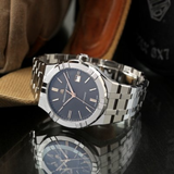 Maurice Lacroix Aikon Automático 42mm con esfera gris efecto rayos de sol y brazalete de acero inoxidable