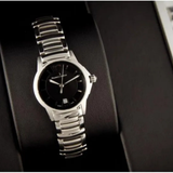 Maurice Lacroix Miros Date 28mm MI1053-SS002-320 con esfera negra y brazalete de acero en presentación elegante