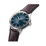 Detalle del Seiko Presage Cocktail Time SRPK15J1 con esfera azul, caja de acero y correa de piel marrón