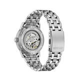 Vista trasera del Citizen Automatic Classic NJ0210-56M con movimiento automático visible y brazalete de acero inoxidable