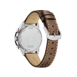 Vista trasera del Citizen Chrono Racing CA4714-04A con caja de acero inoxidable y correa de piel marrón perforada