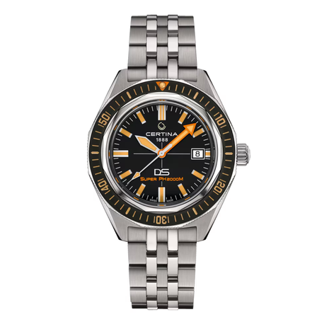 Reloj Certina DS SUPER PH2000M C050.607.44.051.02 automático con esfera negra, detalles dorados y brazalete de titanio