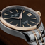 Detalle del Certina DS Action Lady C032.051.22.086.00 con esfera gris, fecha y detalles en tono oro rosa