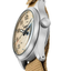 Detalle lateral del Seiko 5 Sports Field SRPJ83K1 con caja de acero y esfera beige