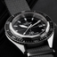 Detalle del Certina DS Super PH500M C037.407.18.050.00 con esfera negra, índices Super-LumiNova y bisel de buceo