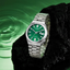 Citizen Tsuyosa NJ0150-81X con esfera verde y brazalete de acero en fotografía lifestyle