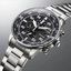 Detalle del Citizen Aviator Crono CA0690-88E con cronógrafo, esfera negra y brazalete de acero