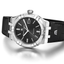 Detalle del Maurice Lacroix Aikon Automático 39mm AI6007-SS001-330-1 con esfera negra, caja de acero y correa de caucho