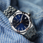 Detalle del Maurice Lacroix Aikon Cuarzo 40mm AI1108-SS002-430-1 con esfera azul, caja de acero y brazalete metálico