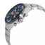 Detalle lateral del Seiko Chronograph SSB407P1 con esfera azul, pulsadores de cronógrafo y brazalete de acero