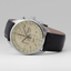 Reloj Seiko Chronograph SSB383P1 con esfera beige, caja de acero inoxidable y correa de piel negra