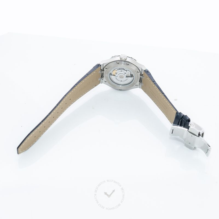 Detalle lateral del Maurice Lacroix Aikon Automático 42 mm con caja de acero y correa de piel azul