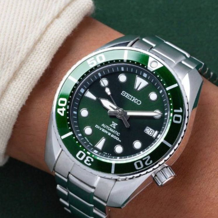 Seiko Prospex Diver's Sumo SPB103J1 automático con esfera verde puesto en la muñeca