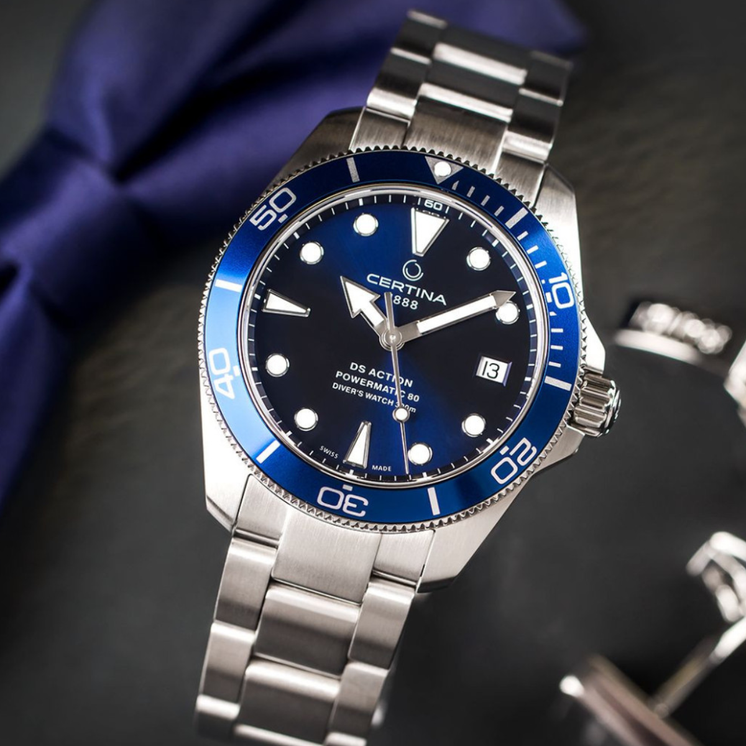 Detalle del Certina DS Action Diver C032.807.11.041.00 con esfera azul e índices luminiscentes