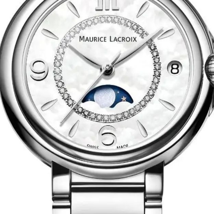Detalle de la esfera de nácar del Maurice Lacroix Fiaba Moonphase Date 32mm con fase lunar y diamantes