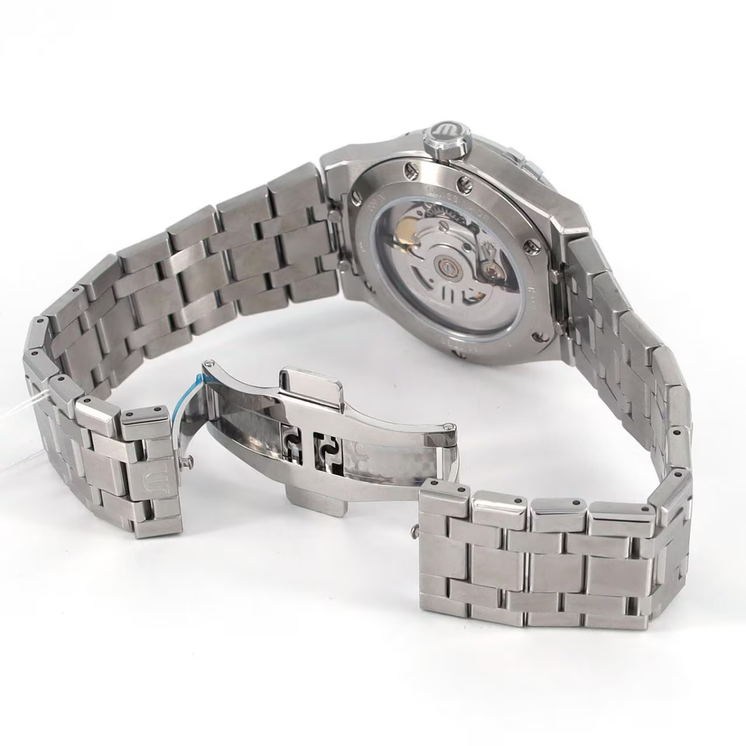 Vista trasera del Maurice Lacroix Aikon Automático 39mm AI6007-SS002-330-1 con movimiento automático visible