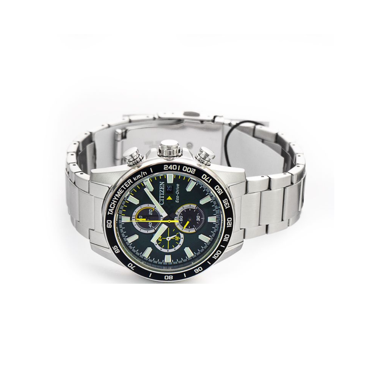 Reloj Citizen Urban Crono CA0780-87X con esfera negra y brazalete de acero en vista inclinada