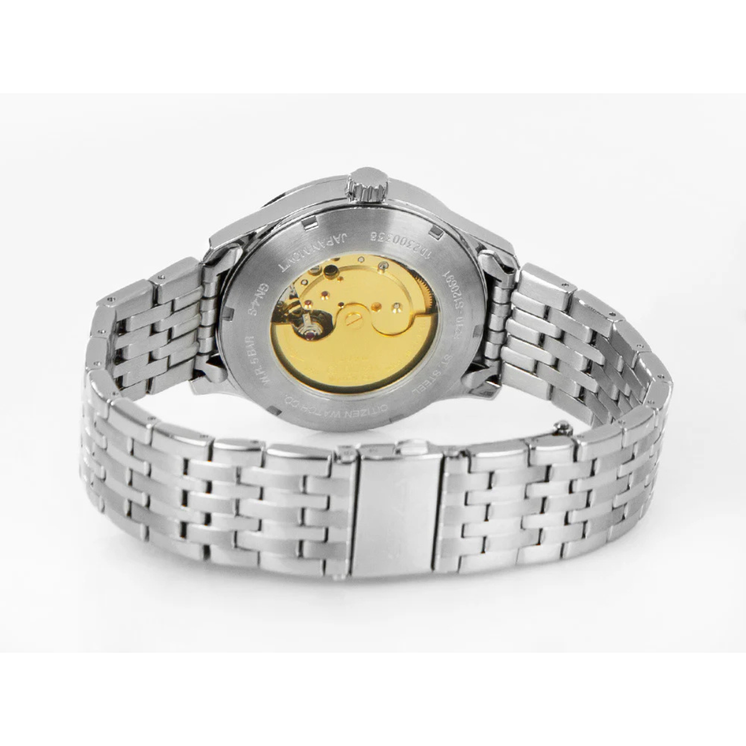 Vista trasera del Citizen Automático NJ0110-85E con movimiento automático visible y brazalete de acero