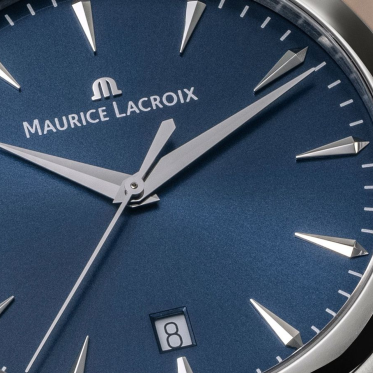 Detalle de la esfera azul del Maurice Lacroix 1975 Quartz 39mm 751007-SS001-430-4 con índices plateados y ventana de fecha