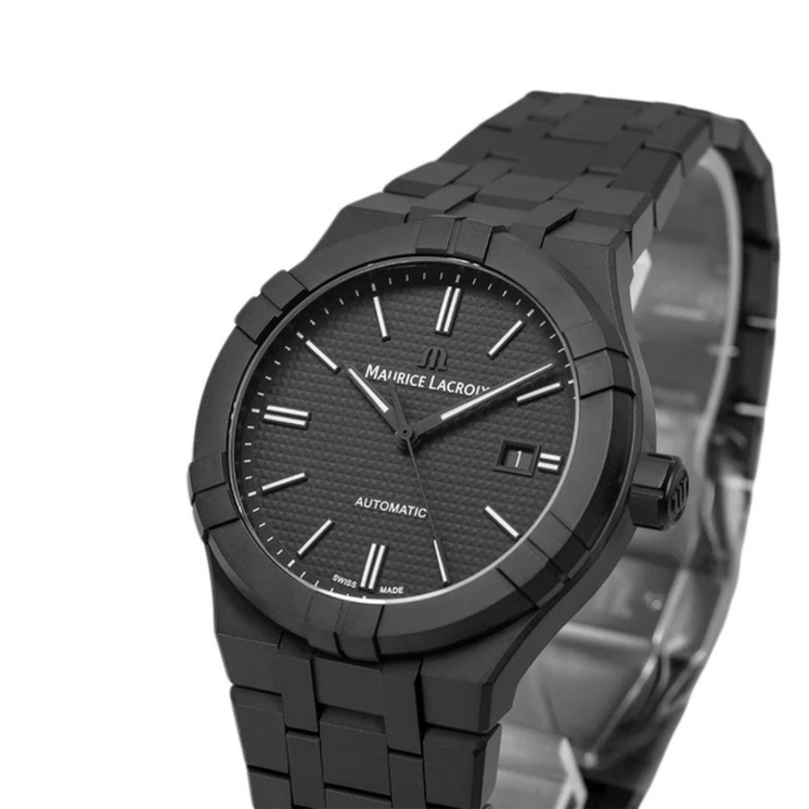 Detalle del Maurice Lacroix AIKON Automatic Ceramic 42mm AI6008-CRM22-330-2 con caja y brazalete de cerámica negra