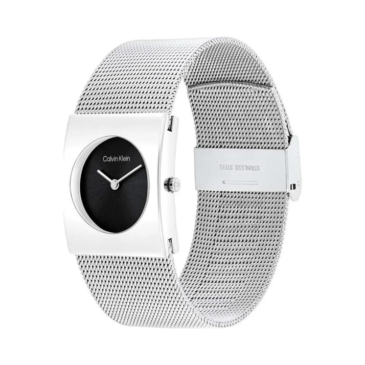 Detalle del Calvin Klein Pulse 25100061 con esfera negra ovalada y brazalete metálico de malla