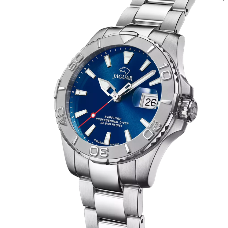 Detalle en perspectiva del Jaguar Couple Diver J969/2 con esfera azul, caja de acero y brazalete metálico
