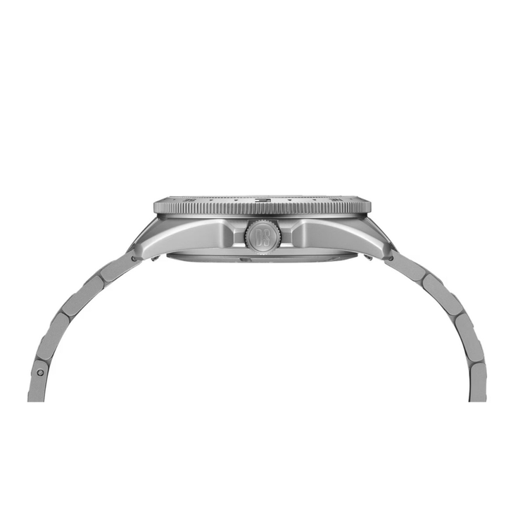 Vista lateral del Certina DS-X GMT C047.452.11.081.01 con caja de acero inoxidable y brazalete metálico