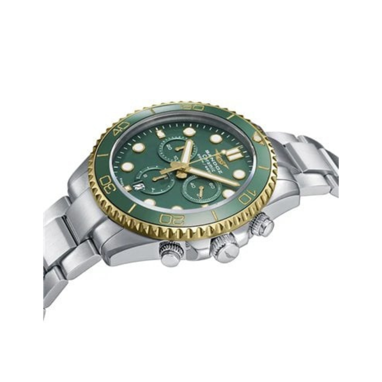 Detalle en perspectiva del Sandoz Sport 83021-67 con esfera verde, cronógrafo, caja de acero y detalles dorados