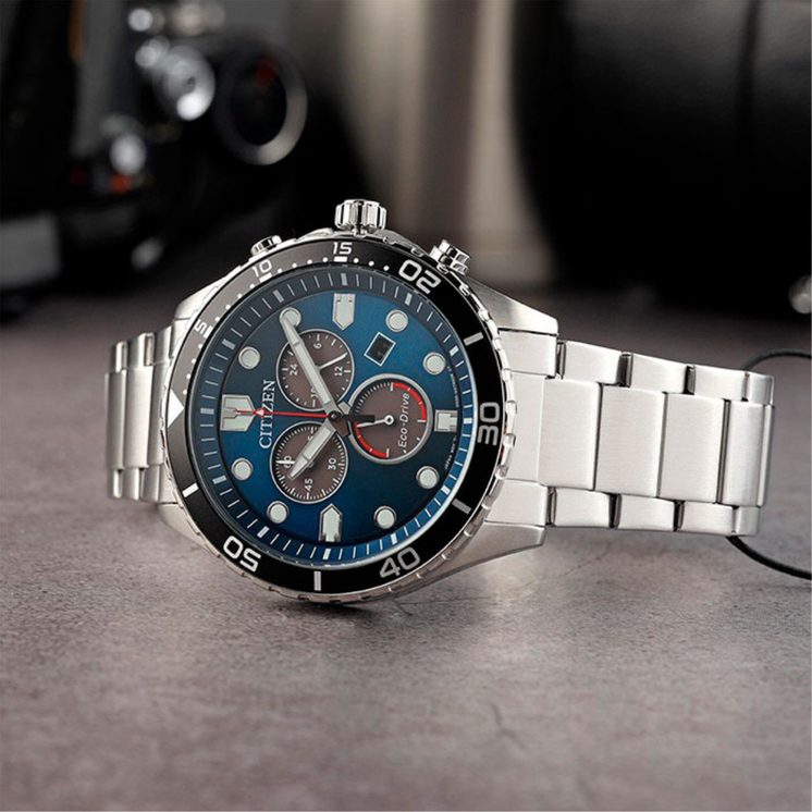 Citizen Chrono Sporty Aqua - AT2560-84L con subesferas del cronógrafo en detalles rojos, fecha y cristal mineral