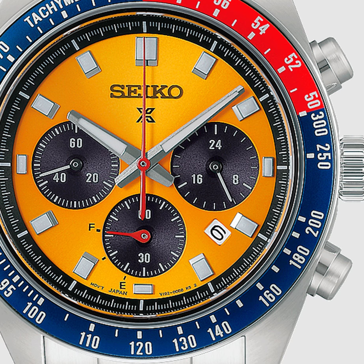 Detalle de esfera de Seiko Prospex Speedtimer Crono - HBJ004P1 con agujas rojas del cronógrafo, índices luminiscentes y fecha a las 4