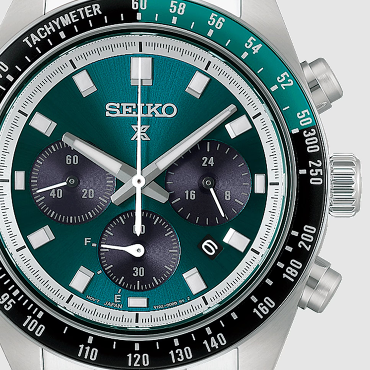 Detalle de la esfera verde de Seiko Prospex Speedtimer Crono - HBJ003P1 con subesferas gris oscuro, índices LumiBrite y fecha a las 4