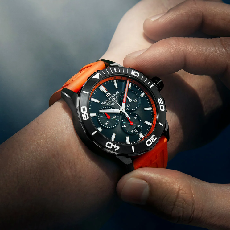 Maurice Lacroix Pontos S Diver Chrono Solar - PT1038-DLB00-330-6 con cronógrafo de tres contadores y cuarzo solar suizo con hasta 5 meses de reserva