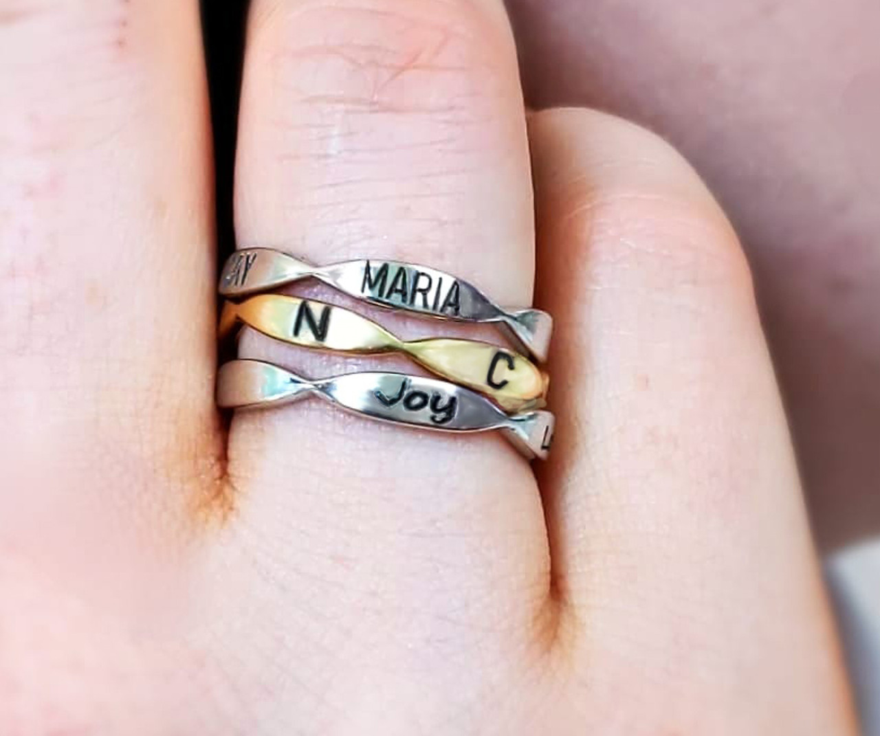 Get the Perfect White Silver Initial & Name Rings | GLAMIRA.in