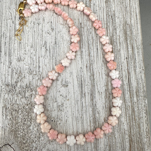 Carved Daisy Pink Conch
