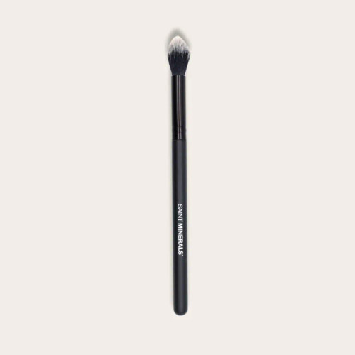 Introducing the Saint Minerals® Detail Highlighter Brush, a must-have tool for achieving precise + flawless application of powder highlighter.
This soft-pointed brush is designed to deliver accurate placement of product, allowing you to effortlessly enhance your features with a radiant glow. Best used in combination with the new Saint Minerals® Pressed Highlighter, this brush ensures optimal results every time. Crafted from triple-milled synthetic vegan fibres, it offers a luxurious feel while aligning with ethical + cruelty-free practices. Introducing the Saint Minerals® Detail Highlighter Brush, a must-have tool for achieving precise + flawless application of powder highlighter.
This soft-pointed brush is designed to deliver accurate placement of product, allowing you to effortlessly enhance your features with a radiant glow. Best used in combination with the new Saint Minerals® Pressed Highlighter, this brush ensures optimal results every time. Crafted from triple-milled synthetic vegan fibres, it offers a luxurious feel while aligning with ethical + cruelty-free practices.