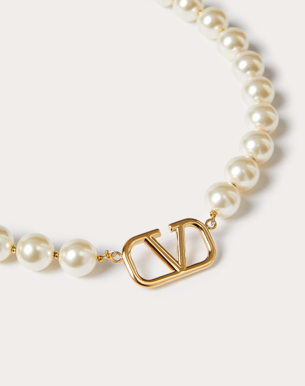 Valentino Garavani VLogo Signature pearl necklace for Women - White in UAE  | Level Shoes