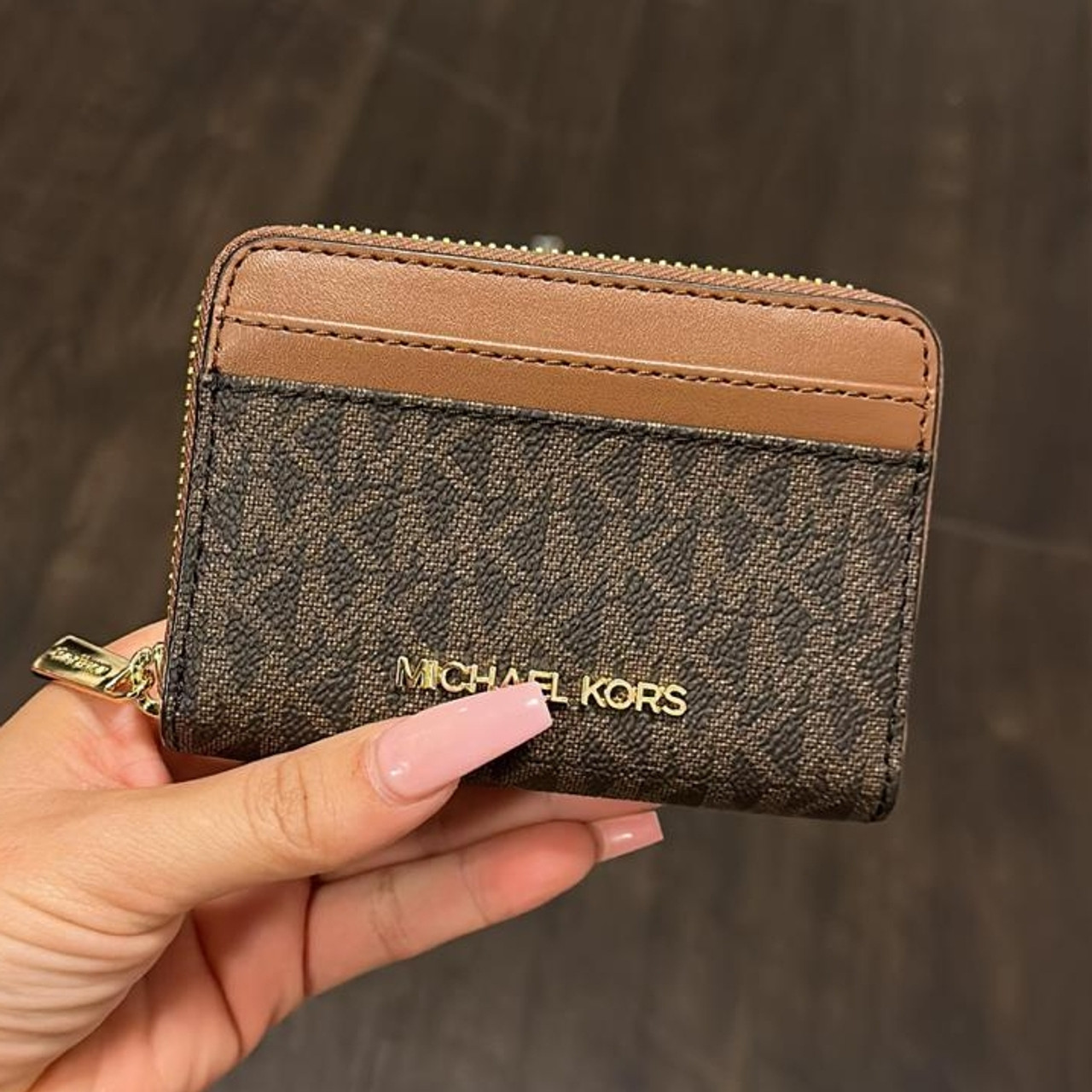 MICHAEL KORS Small Logo Zip Wallet -Brown